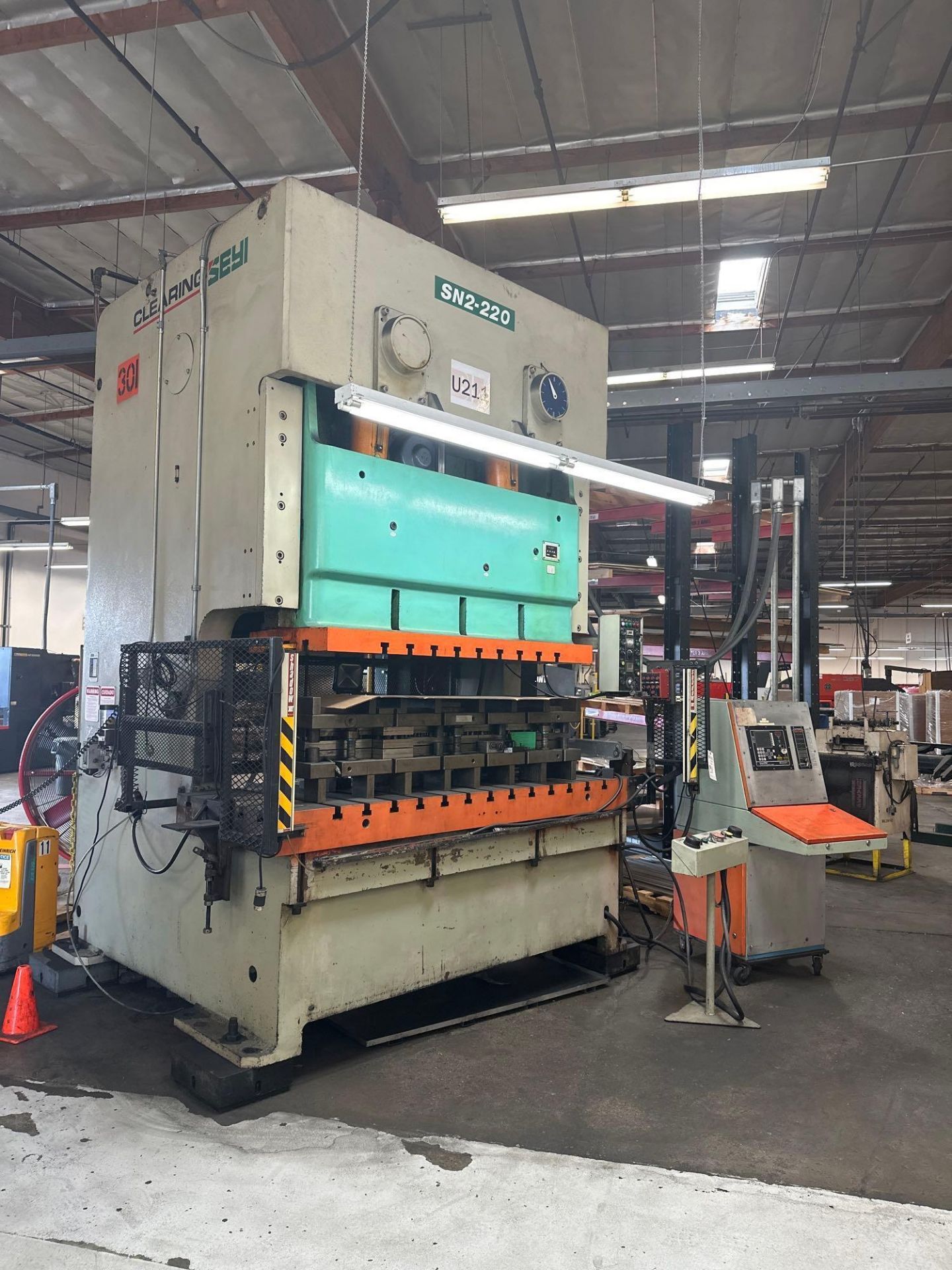 CLEARING SEYI SN2-220 220 TON GAP FRAME DOUBLE CRANK PRESS, COIL STRAIGHTENER & REEL INCLUDED; 1998 - Image 22 of 34