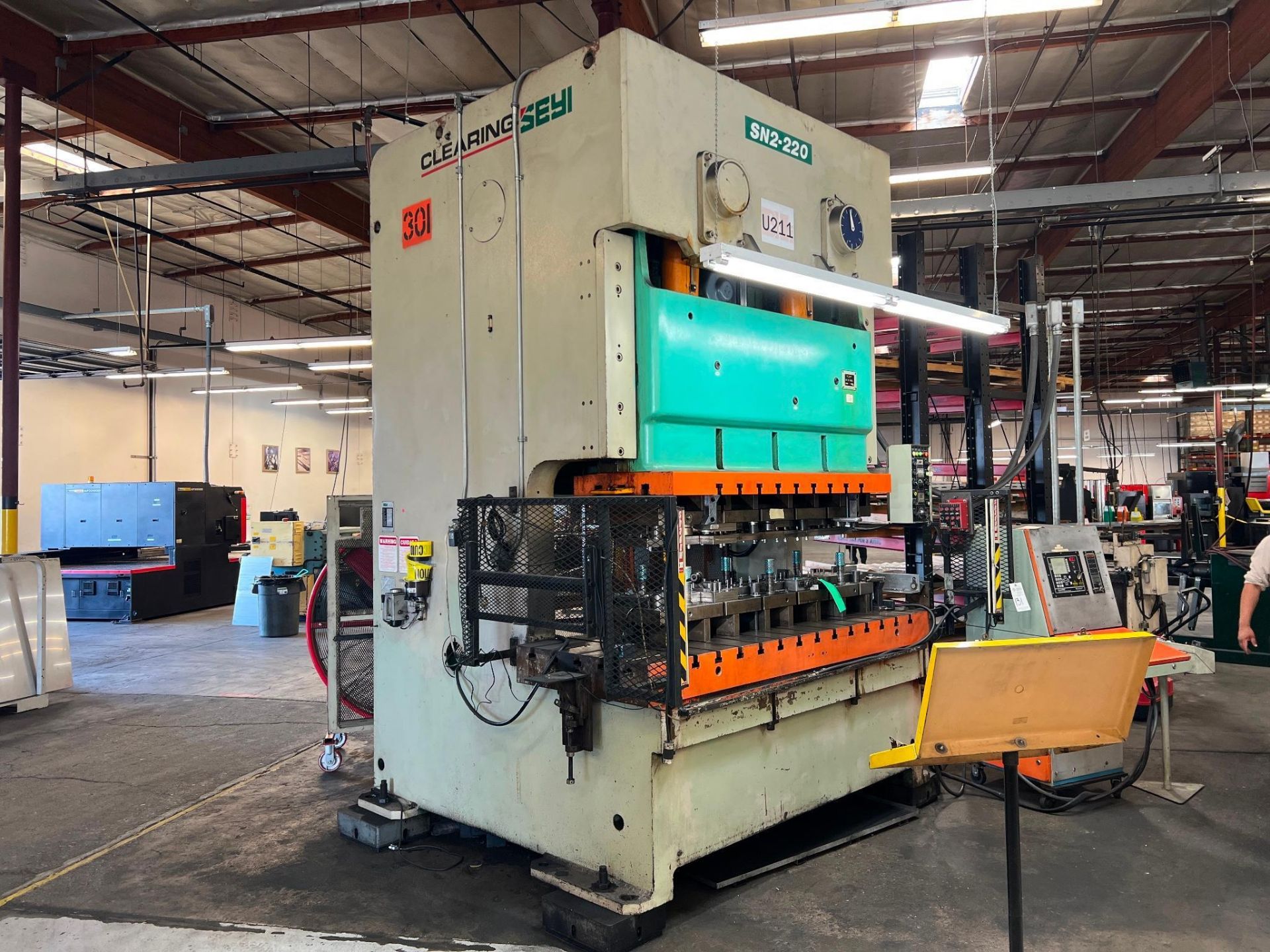 CLEARING SEYI SN2-220 220 TON GAP FRAME DOUBLE CRANK PRESS, COIL STRAIGHTENER & REEL INCLUDED; 1998 - Image 25 of 34