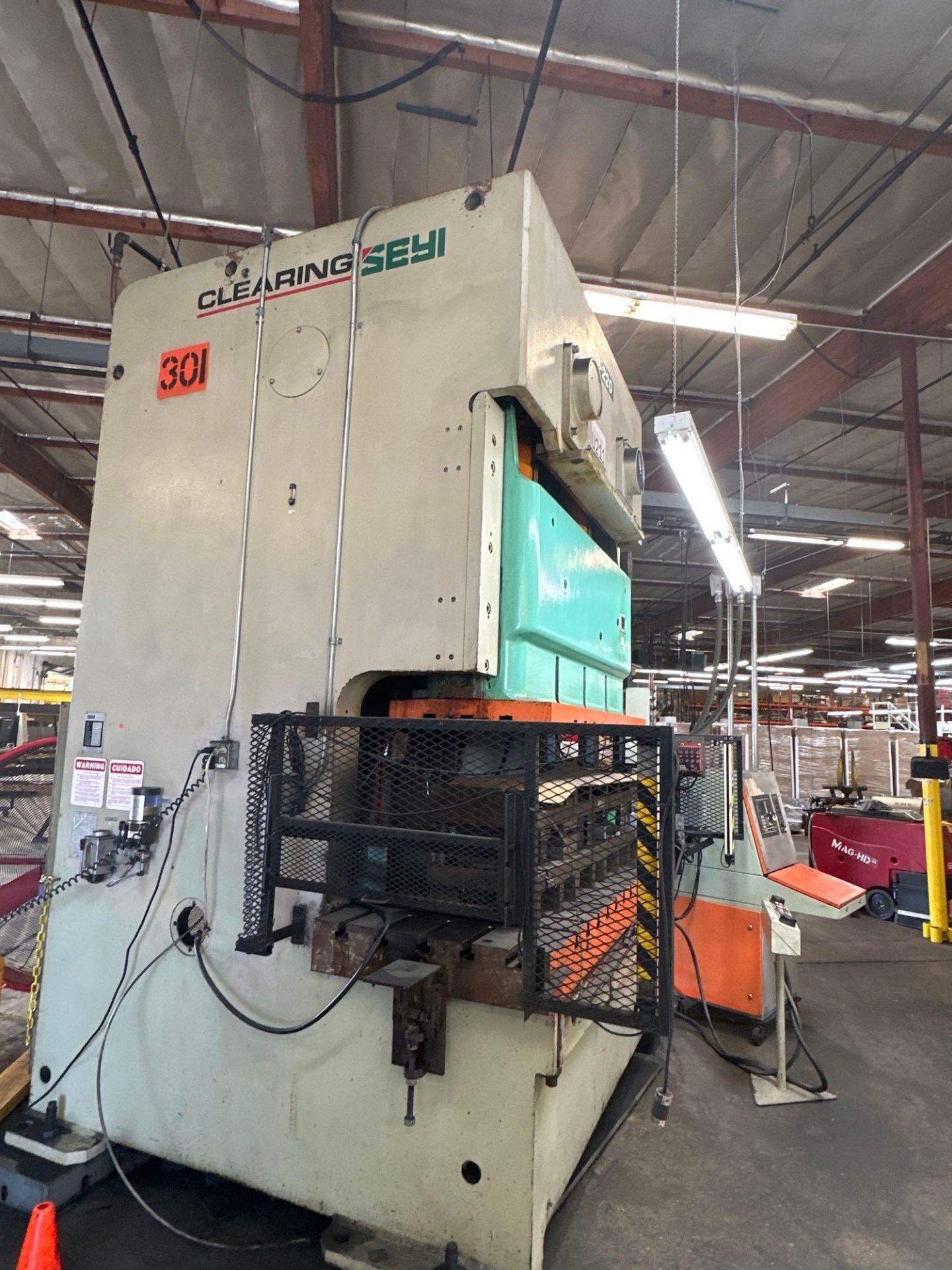 CLEARING SEYI SN2-220 220 TON GAP FRAME DOUBLE CRANK PRESS, COIL STRAIGHTENER & REEL INCLUDED; 1998 - Image 17 of 34