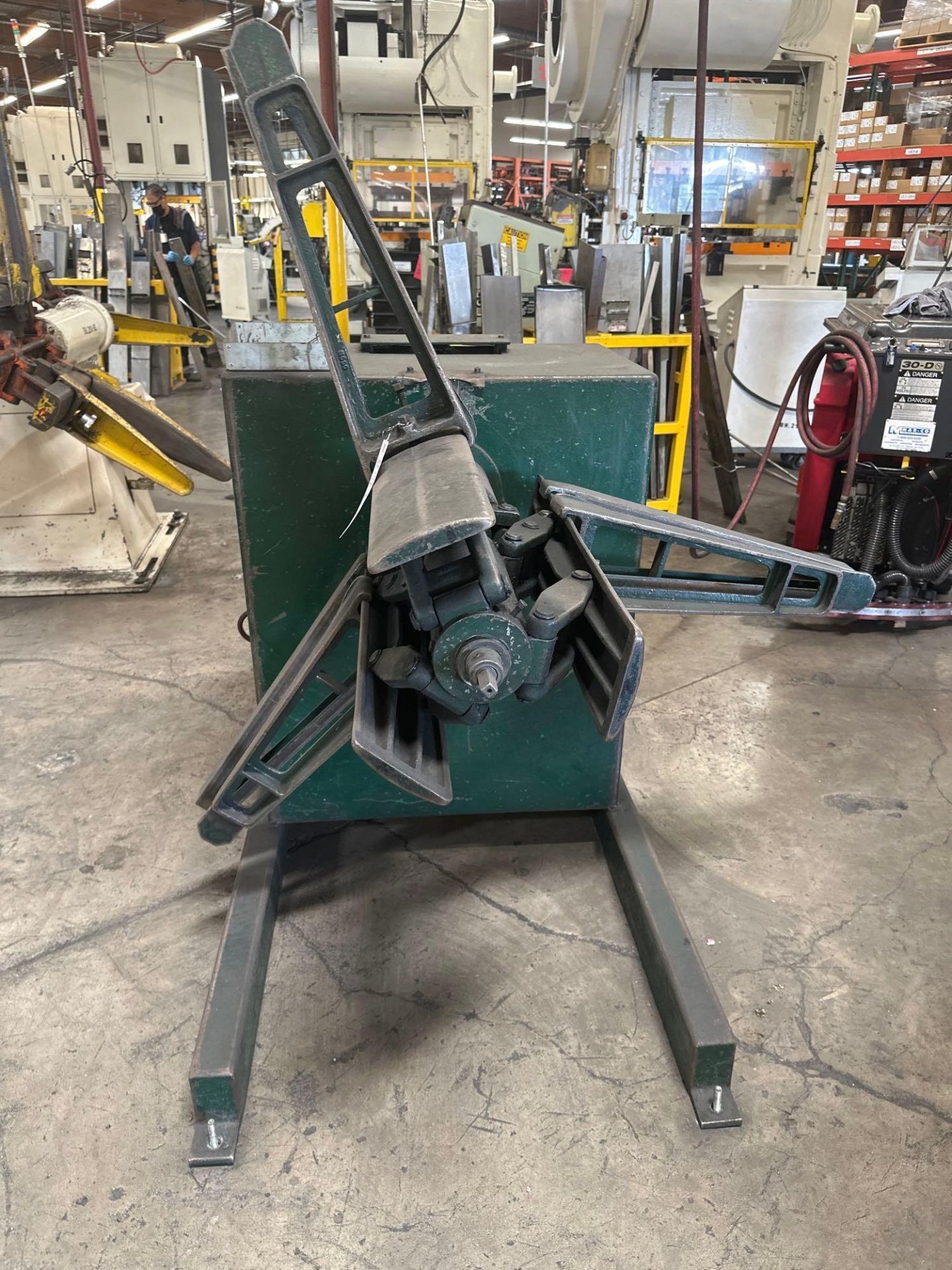 CLEARING SEYI SN2-220 220 TON GAP FRAME DOUBLE CRANK PRESS, COIL STRAIGHTENER & REEL INCLUDED; 1998 - Image 33 of 34