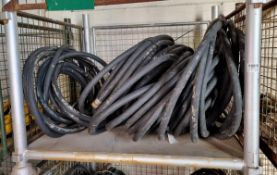 6x Black quick release hoses - approx size 22mm x 18m