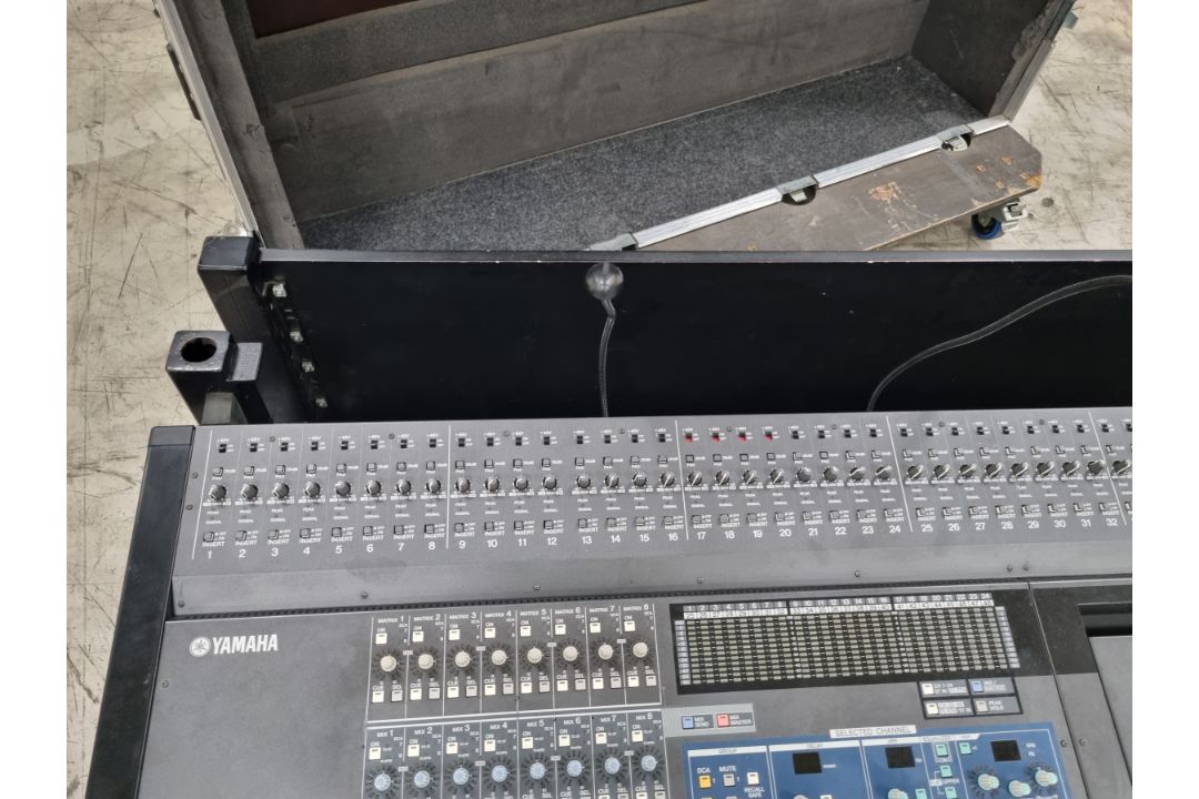 Yamaha PM5D 48 channel digital mixing console ( L 155 x D 125 x H 35cm) with 2 power supplies - Image 10 of 18