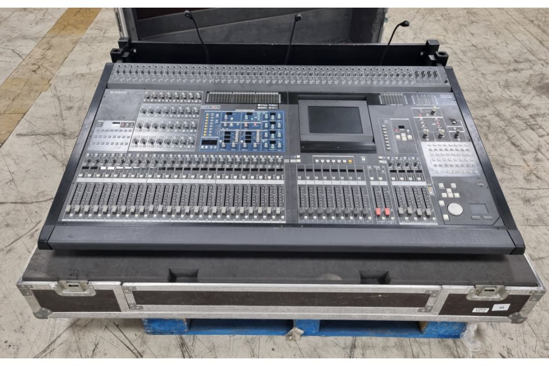 Yamaha PM5D 48 channel digital mixing console ( L 155 x D 125 x H 35cm) with 2 power supplies - Image 1 of 18