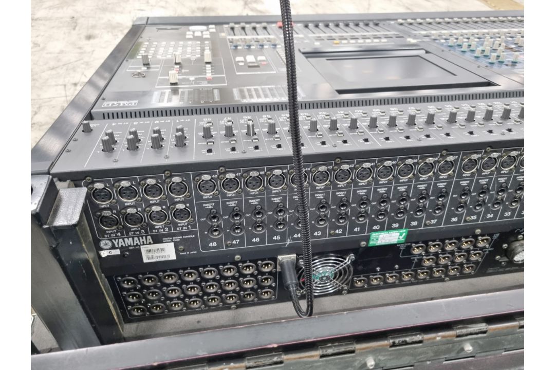 Yamaha PM5D 48 channel digital mixing console ( L 155 x D 125 x H 35cm) with 2 power supplies - Image 13 of 18