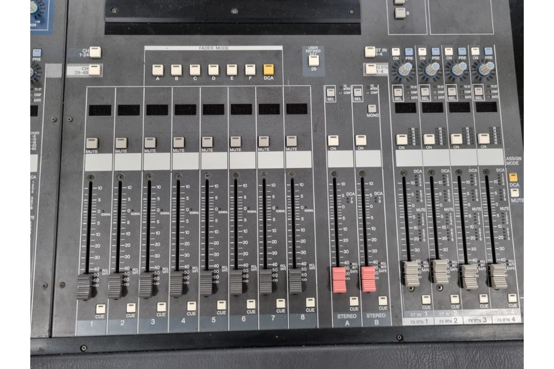 Yamaha PM5D 48 channel digital mixing console ( L 155 x D 125 x H 35cm) with 2 power supplies - Image 6 of 18
