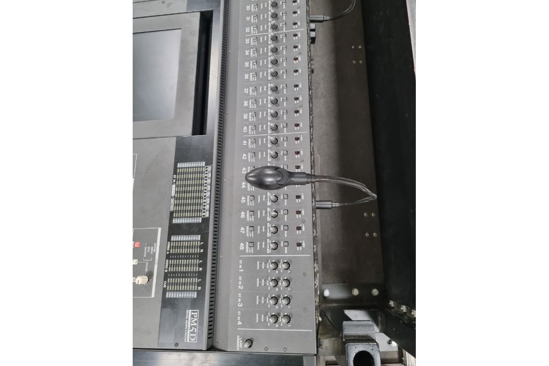 Yamaha PM5D 48 channel digital mixing console ( L 155 x D 125 x H 35cm) with 2 power supplies - Image 9 of 18