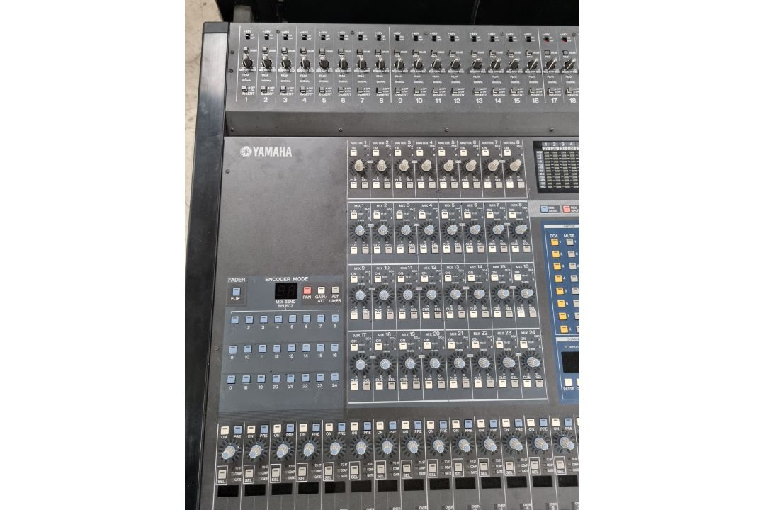 Yamaha PM5D 48 channel digital mixing console ( L 155 x D 125 x H 35cm) with 2 power supplies - Image 3 of 18