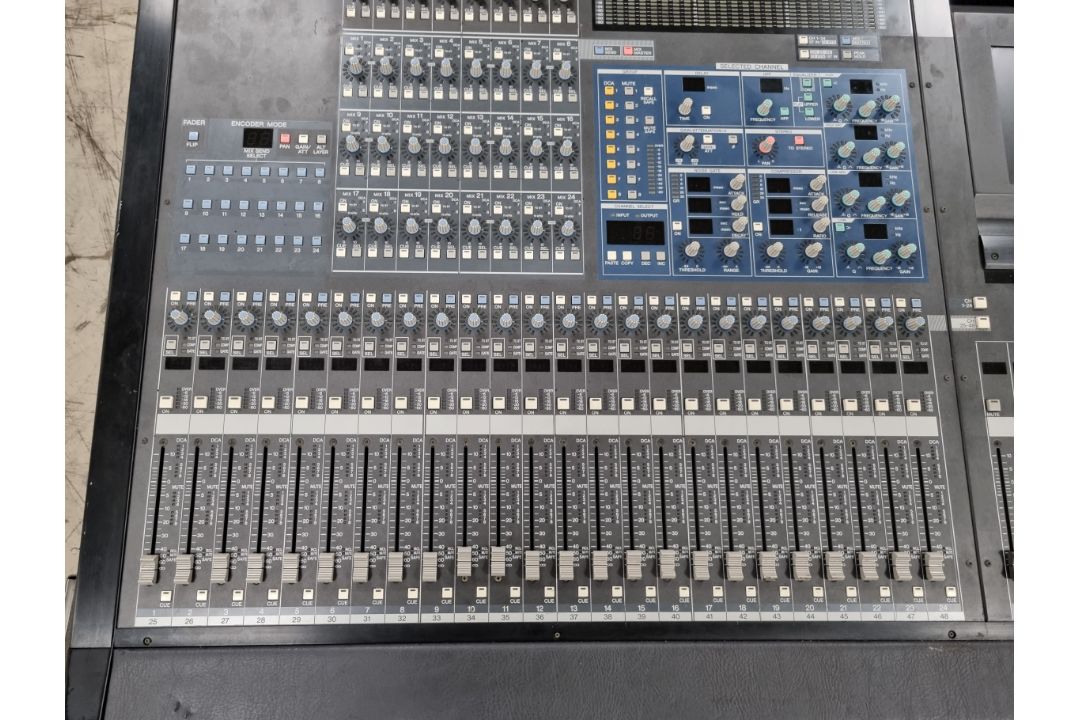 Yamaha PM5D 48 channel digital mixing console ( L 155 x D 125 x H 35cm) with 2 power supplies - Image 4 of 18