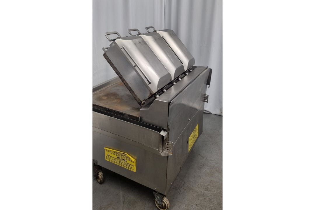 Taylor Commercial Foodservice stainless steel three zone clamshell grill - Image 7 of 11