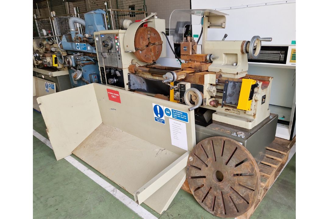 Harrison M500 gap bed lathe - 415V - 50Hz - Image 3 of 18