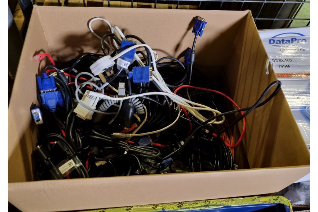 Electrical consumables, IT cables, power adaptors - Image 4 of 5