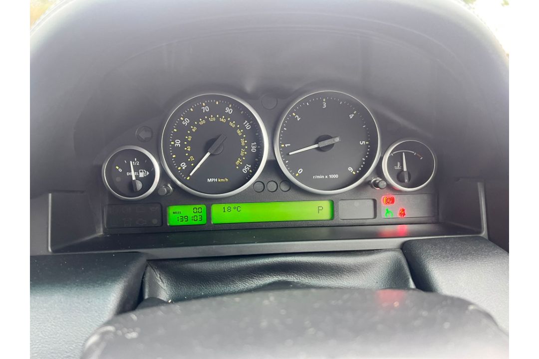 Range Rover Vogue TDV8 3.6L turbo diesel, 139103 miles, no MOT, log book in hand. Starts and drives - Image 10 of 19