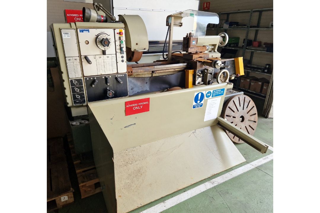 Harrison M500 gap bed lathe - 415V - 50Hz - Image 2 of 18