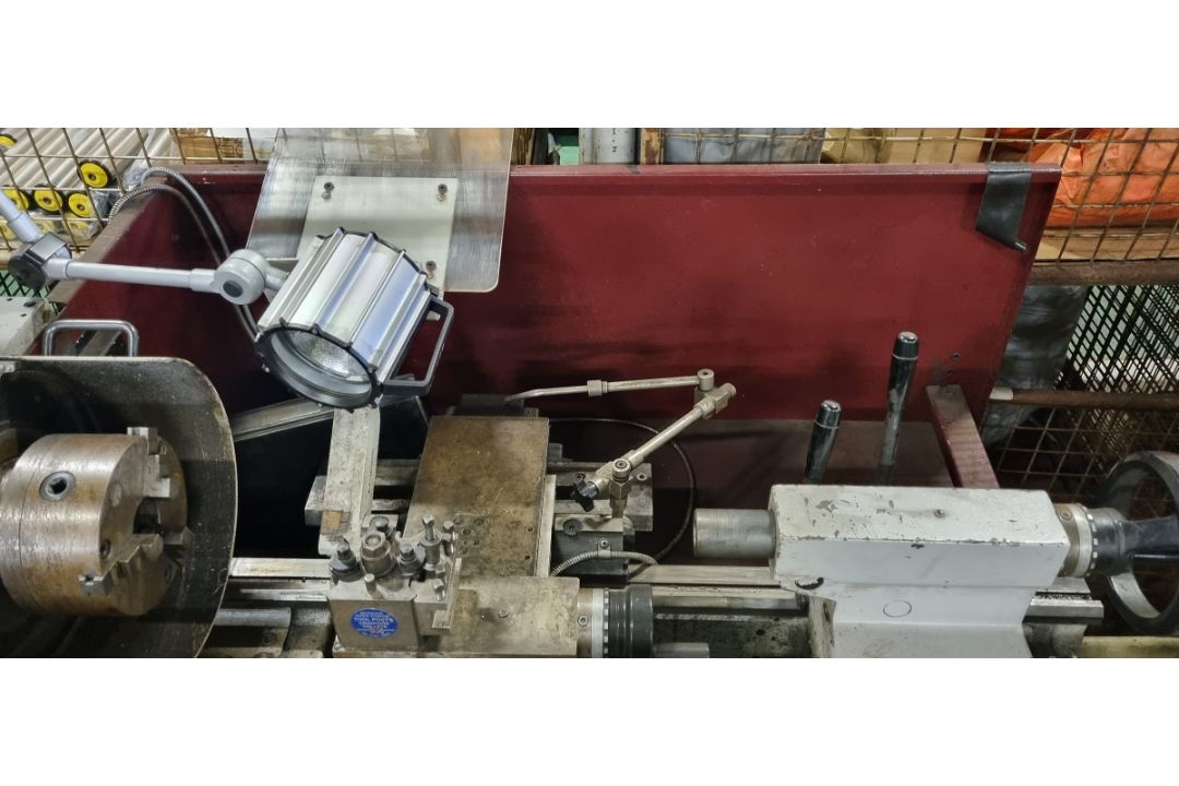 Harrison M300 bench lathe with Acu-Rite TurnMate DRO console - W 1700 x D 1900 x H 1250mm - Image 4 of 8