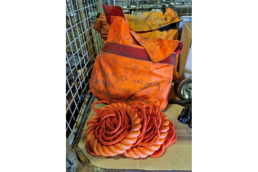 Marine - lifeboat sea anchor, foot pump, torches, lamp, rescue rope, Emergency inflate bladder - Image 4 of 7