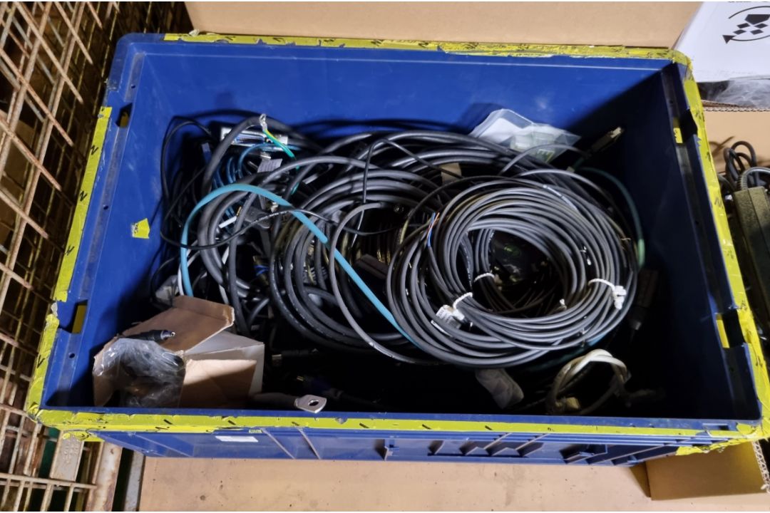 Electrical consumables, IT cables, power adaptors - Image 3 of 5
