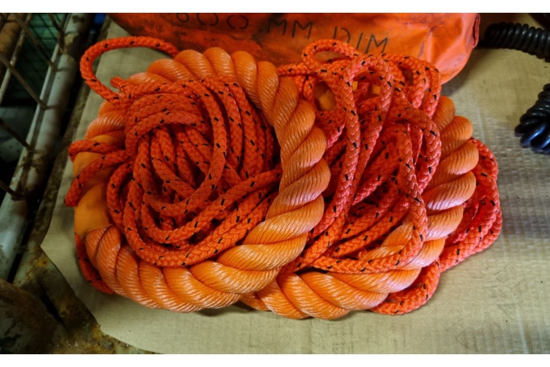 Marine - lifeboat sea anchor, foot pump, torches, lamp, rescue rope, Emergency inflate bladder - Image 5 of 7