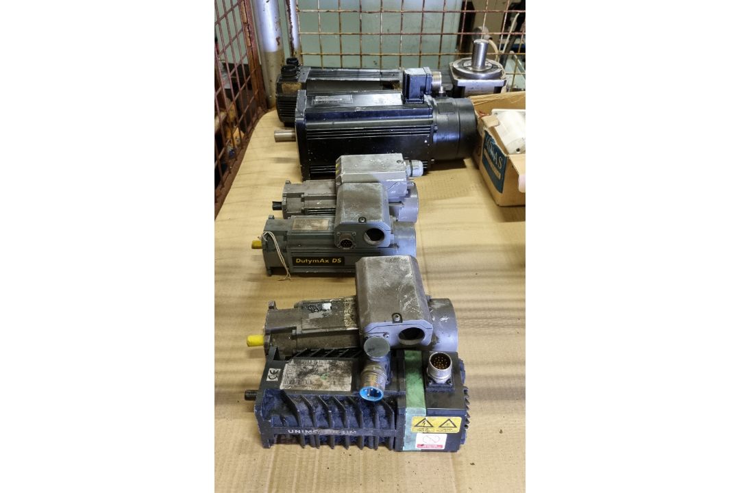 15x Permanent magnet and servo motors - various sizes - Image 4 of 10