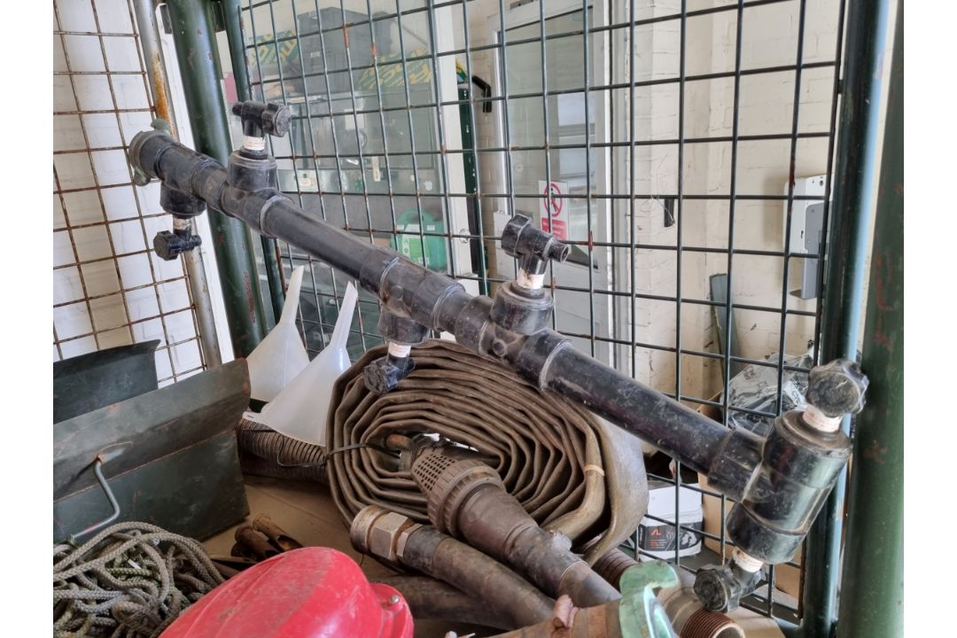 Water purification parts - small water tank, ribbed hose, hand pump with sump head, tie down pegs - Image 4 of 7