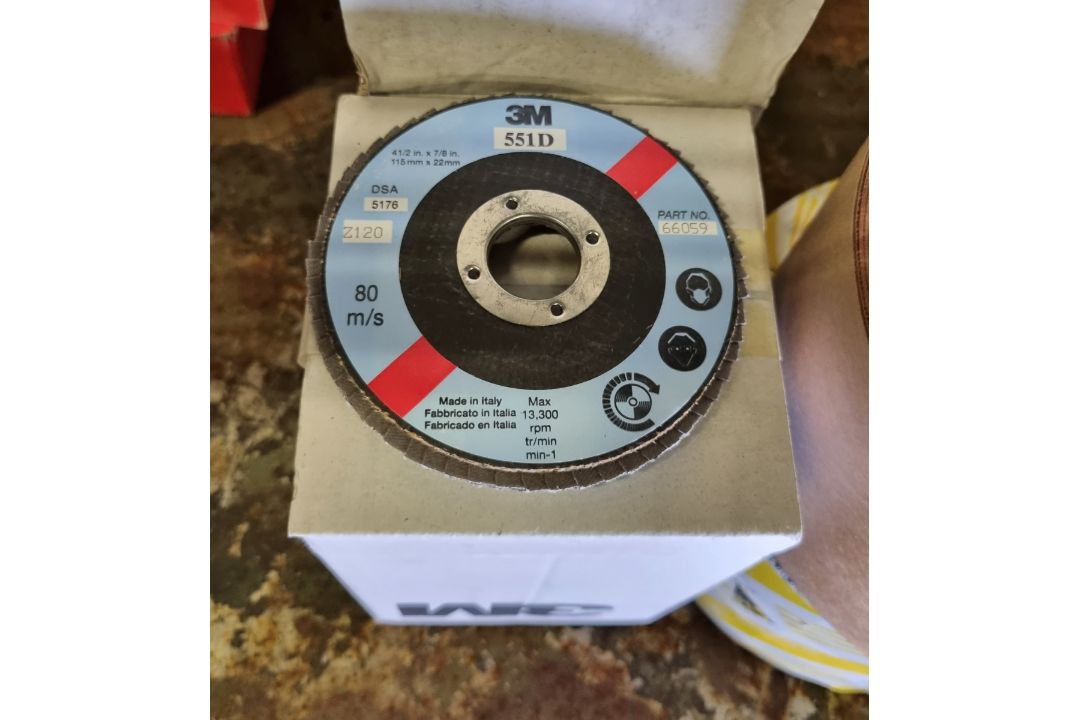 DIY consumables - Flap discs, deburring wheels, sanding belts and ceramic fibre discs - Image 6 of 11
