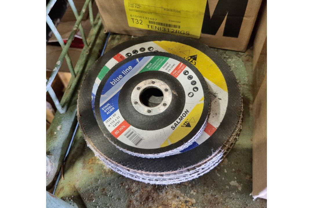 DIY consumables - Flap discs, deburring wheels, sanding belts and ceramic fibre discs - Image 11 of 11