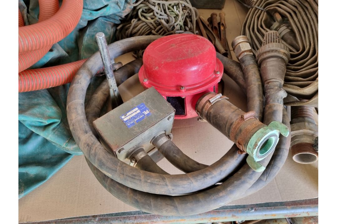 Water purification parts - small water tank, ribbed hose, hand pump with sump head, tie down pegs - Image 5 of 7
