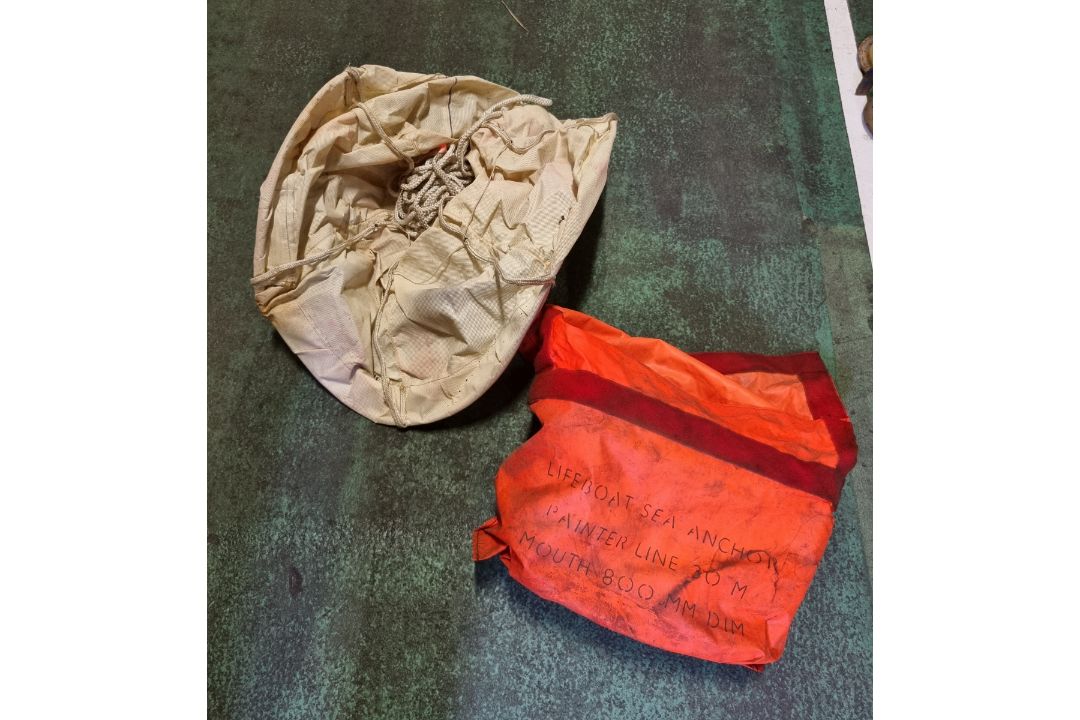 Marine - lifeboat sea anchor, foot pump, torches, lamp, rescue rope, Emergency inflate bladder - Image 6 of 7