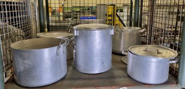 Catering equipment - saucepans - medium and large sizes