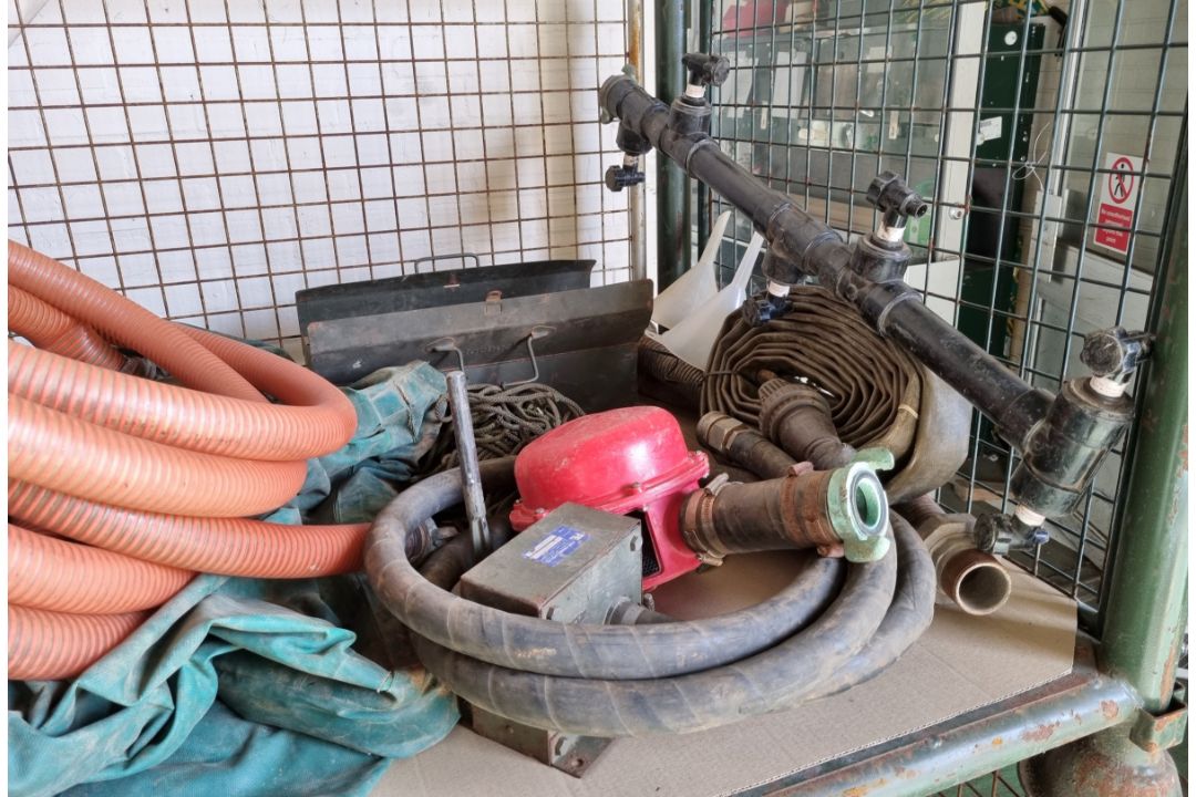 Water purification parts - small water tank, ribbed hose, hand pump with sump head, tie down pegs - Image 3 of 7