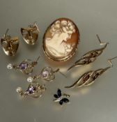 A 9ct gold mounted shell cameo oval brooch with Roman style carved portrait, (L x 3.5 cm), a pair of