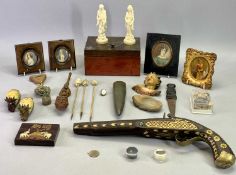 VARIOUS COLLECTABLES - reproduction Flintlock pistol, meteorite fragments, boxed pair of alabaster