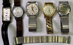 CARAVELLE/BULOVA STAINLESS STEEL GENTLEMAN'S WRISTWATCH - with expanding bracelet, the silvered dial