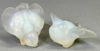 SABINO FRANCE OPALESCENT GLASS BIRD - with outstretched wings, impressed signature, 7cms W and a