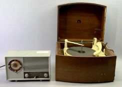 A PYE 1950s TABLETOP RECORD PLAYER WITH MONARCH TURNTABLE - 28cms Hm 43cms W, 36cms D and a 1950s