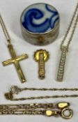 9CT GOLD JEWELLERY, 5 ITEMS and a small porcelain set '925' circular pill box, items include a small