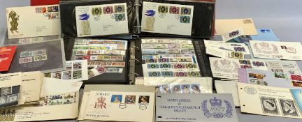 COMMEMORATIVE STAMPS & ROYAL MAIL FIRST DAY COVERS, A COLLECTION - The Queen's Silver Jubilee 1977
