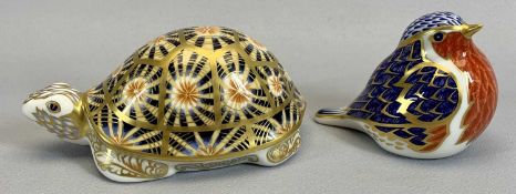 ROYAL CROWN DERBY INDIAN STAR TORTOISE MMV PAPERWEIDGHT with gold stopper and a robin MMV