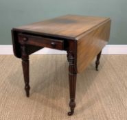 GOOD REGENCY SOLID MAHOGANY PEMBROKE TABLE, c. 1820, in the manner of Gillows, triple-reeded top