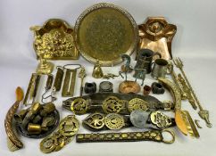 BRASS, COPPER & METALWARE - a mixed quantity including a Beldray Art Nouveau copper crumb scoop