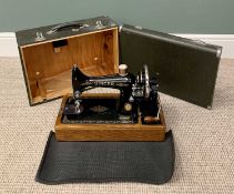 VINTAGE CASED SINGER SEWING MACHINE