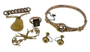 ASSORTED YELLOW METAL JEWELLERY comprising 9ct gold seed pearl hinged bangle, pair of 9ct gold