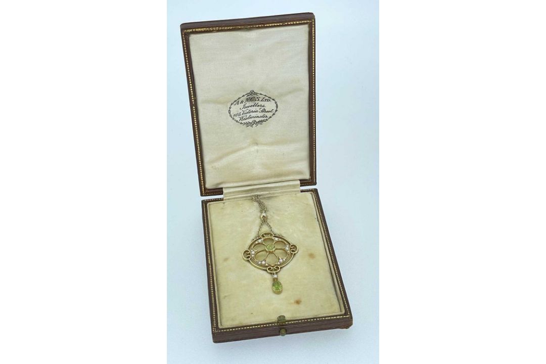EDWARDIAN 15CT GOLD PERIDOT & SEED PEARL PENDANT, on 9ct gold chain in fitted box marked 'A & N.C.S. - Image 2 of 2