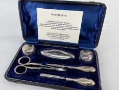 CASED SILVER VANITY SET, Birmingham 1918 Provenance: private collection Carmarthenshire, consigned