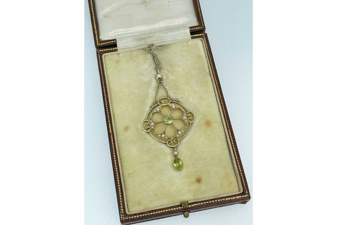 EDWARDIAN 15CT GOLD PERIDOT & SEED PEARL PENDANT, on 9ct gold chain in fitted box marked 'A & N.C.S. - Image 1 of 2