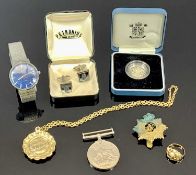 YELLOW METAL RING pierced and set with emerald and seed pearl, 3.4grms, a Sekonda gent's stainless