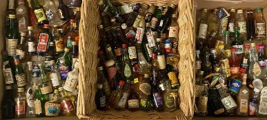 ALCOHOL MINIATURES - a very large assortment
