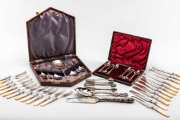 ASSORTED ELECTROPLATED FLATWARE, comprising boxed set of fancy pattern teaspoons (lacks sugar nips),