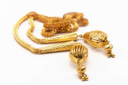 INDIAN YELLOW GOLD DROP NECKLACE, the two-piece necklace terminating with lantern design drops,