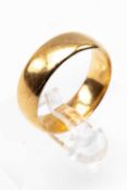 18CT GOLD WEDDING BAND, stamped '18', wt. 6.6g approx