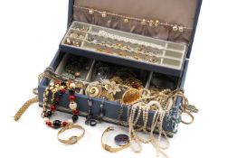 ASSORTED COSTUME JEWELLERY, to include earrings, synthetic pearl necklaces, beaded necklaces,